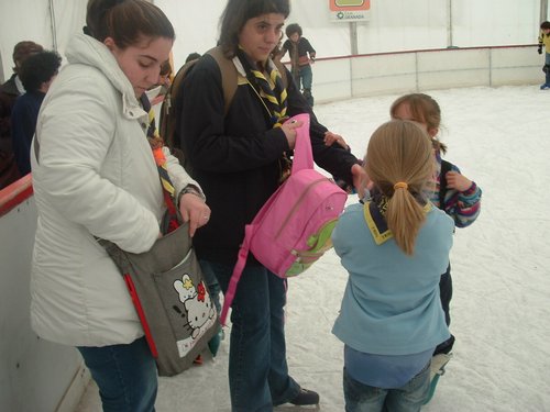 Castores y Lobatos patinando sobre hielo - 18 febrero 2006 - Foto 31