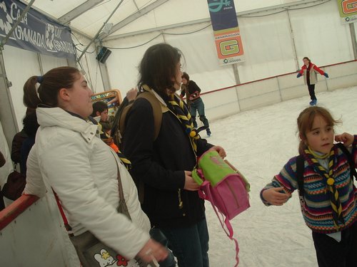 Castores y Lobatos patinando sobre hielo - 18 febrero 2006 - Foto 32