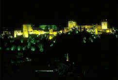 Vista nocturna de la Alhambra